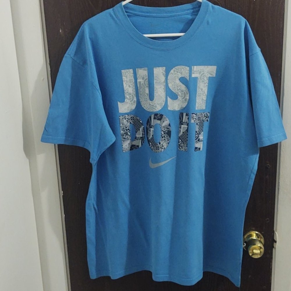 Mens' Nike Tee Shirt